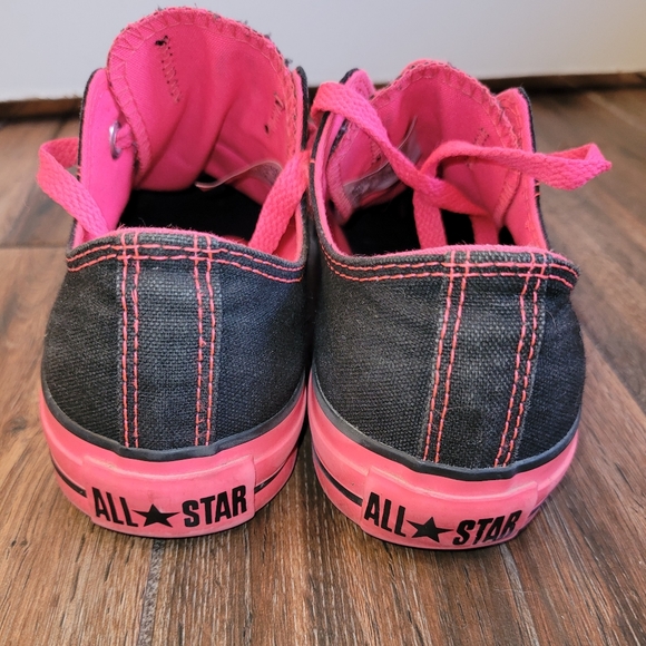 Converse Low Top Black and Pink Chucks - Picture 4 of 8